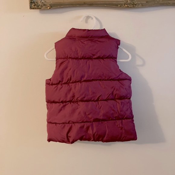 Old Navy Magenta Frost Free Puffer Vest Toddler Girl 18 - 24 Months - Picture 3 of 5